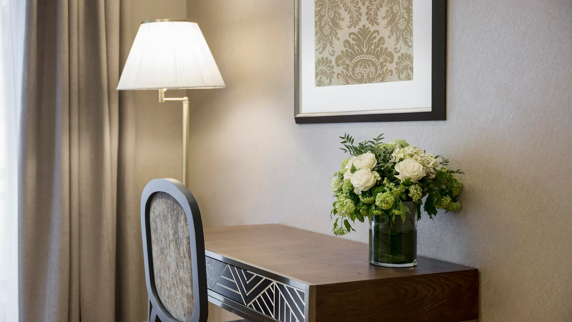 Warwick Reine Astrid - Lyon Aparthotel