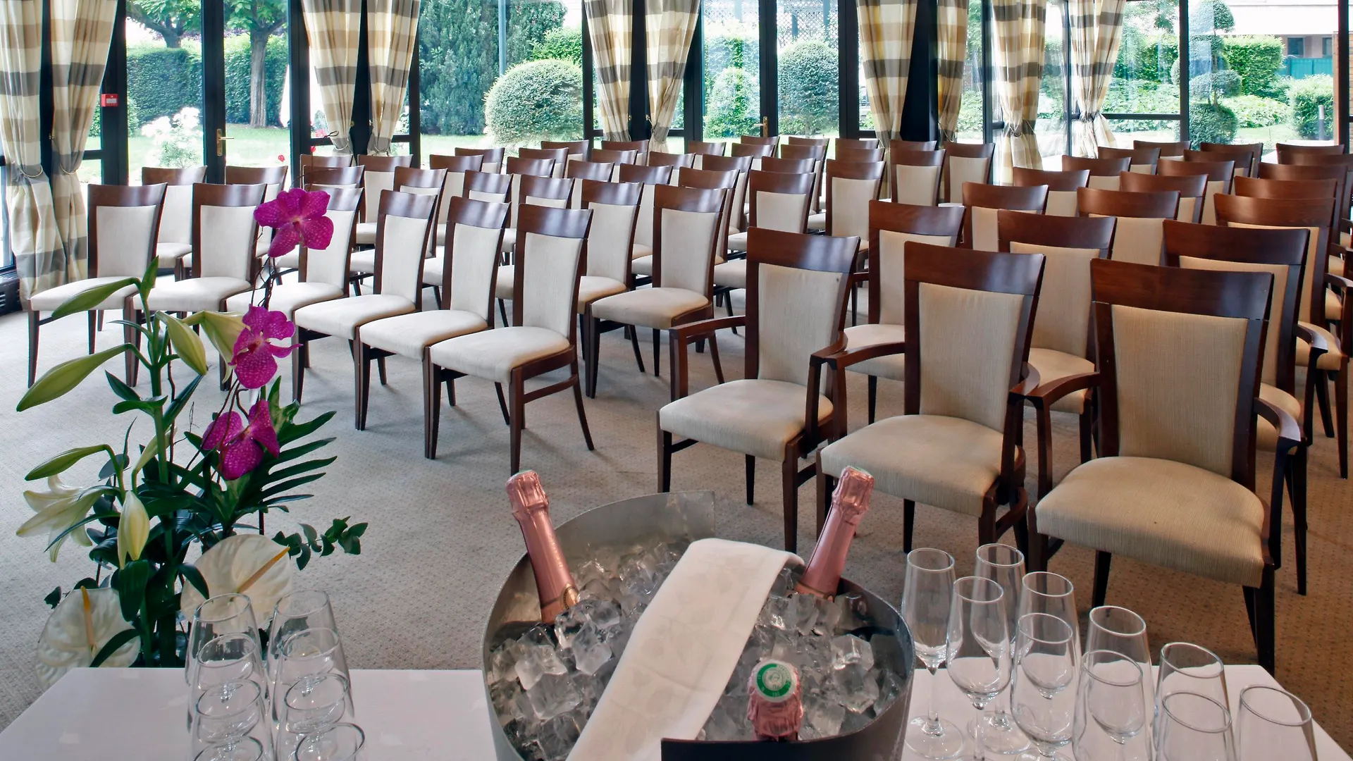 ****  Warwick Reine Astrid - Lyon Aparthotel France