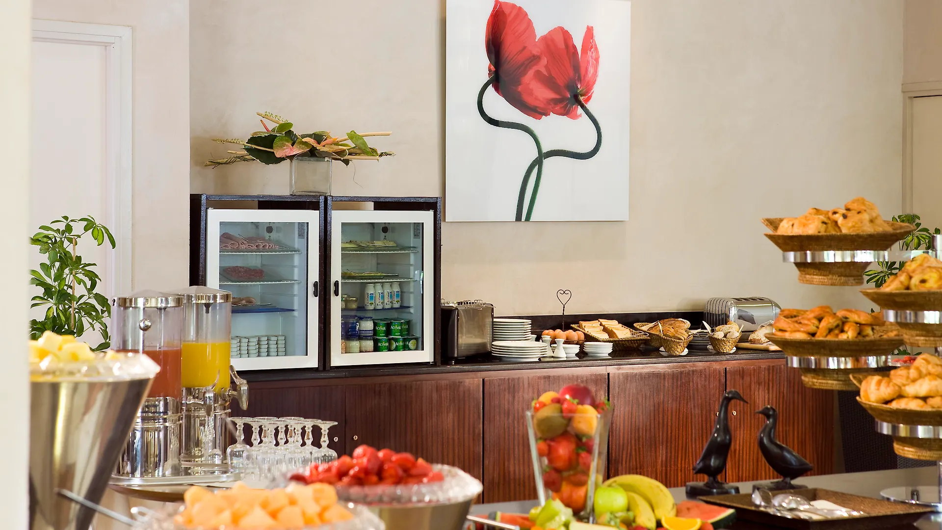 Warwick Reine Astrid - Lyon Aparthotel France