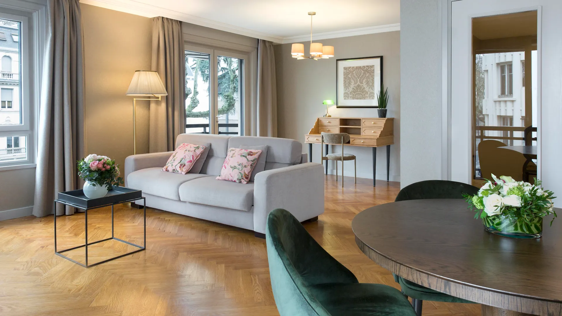 Warwick Reine Astrid - Lyon Aparthotel