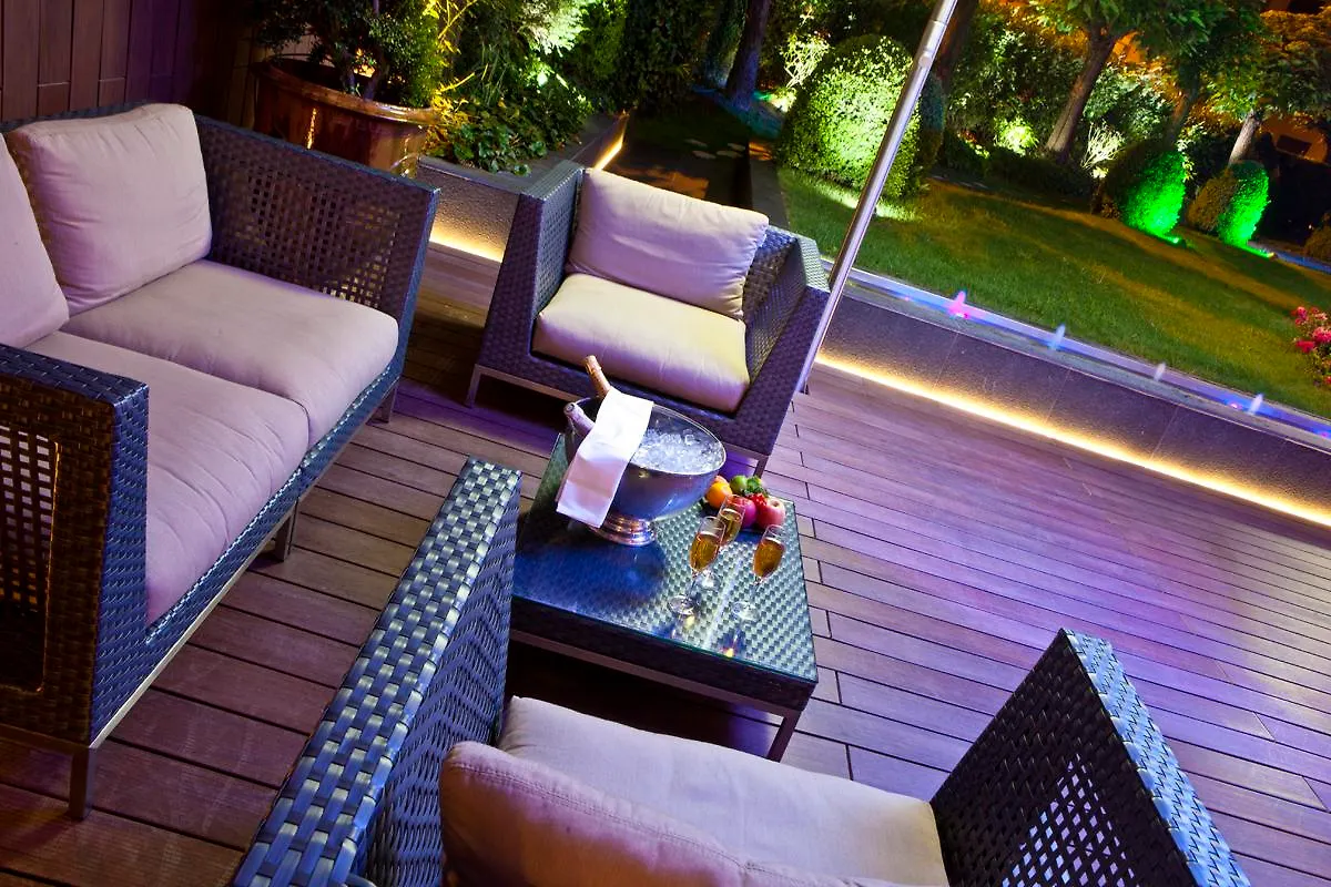 ****  Warwick Reine Astrid - Lyon Aparthotel France