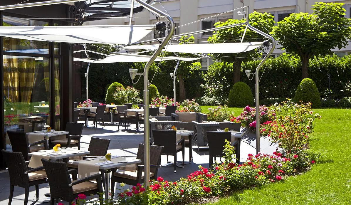 Warwick Reine Astrid - Lyon Aparthotel