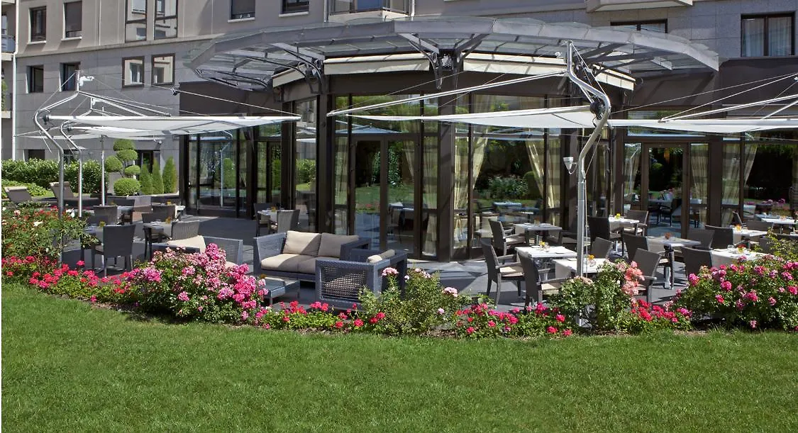Warwick Reine Astrid - Lyon Aparthotel France