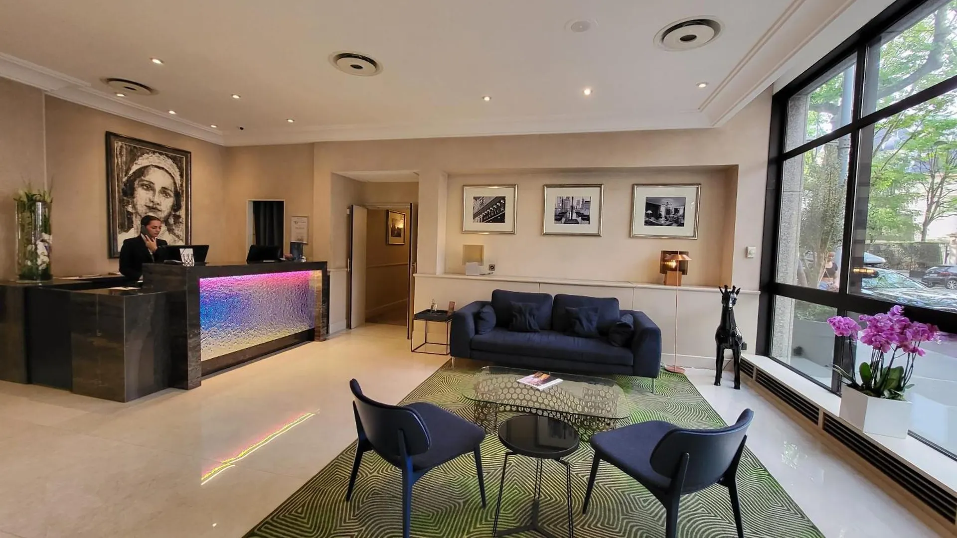 ****  Warwick Reine Astrid - Lyon Aparthotel France