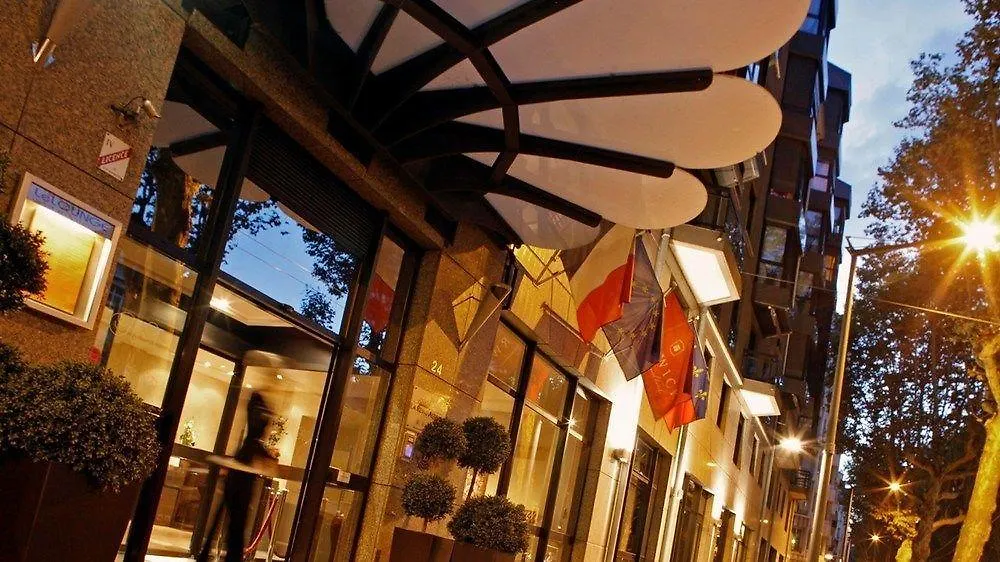 ****  Warwick Reine Astrid - Lyon Aparthotel France