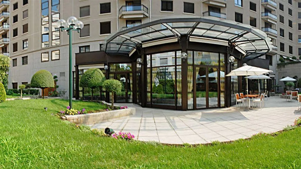 Warwick Reine Astrid - Lyon Aparthotel